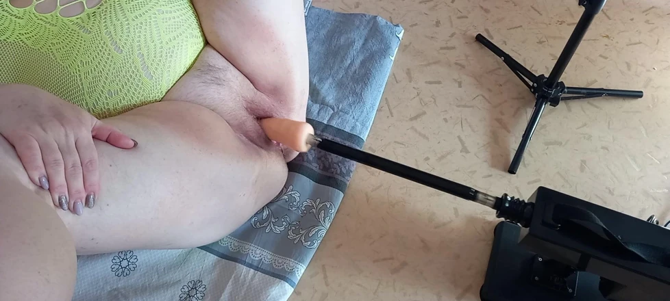 Zona901: Sex machine destroys girlfriend's pussy at high speed
