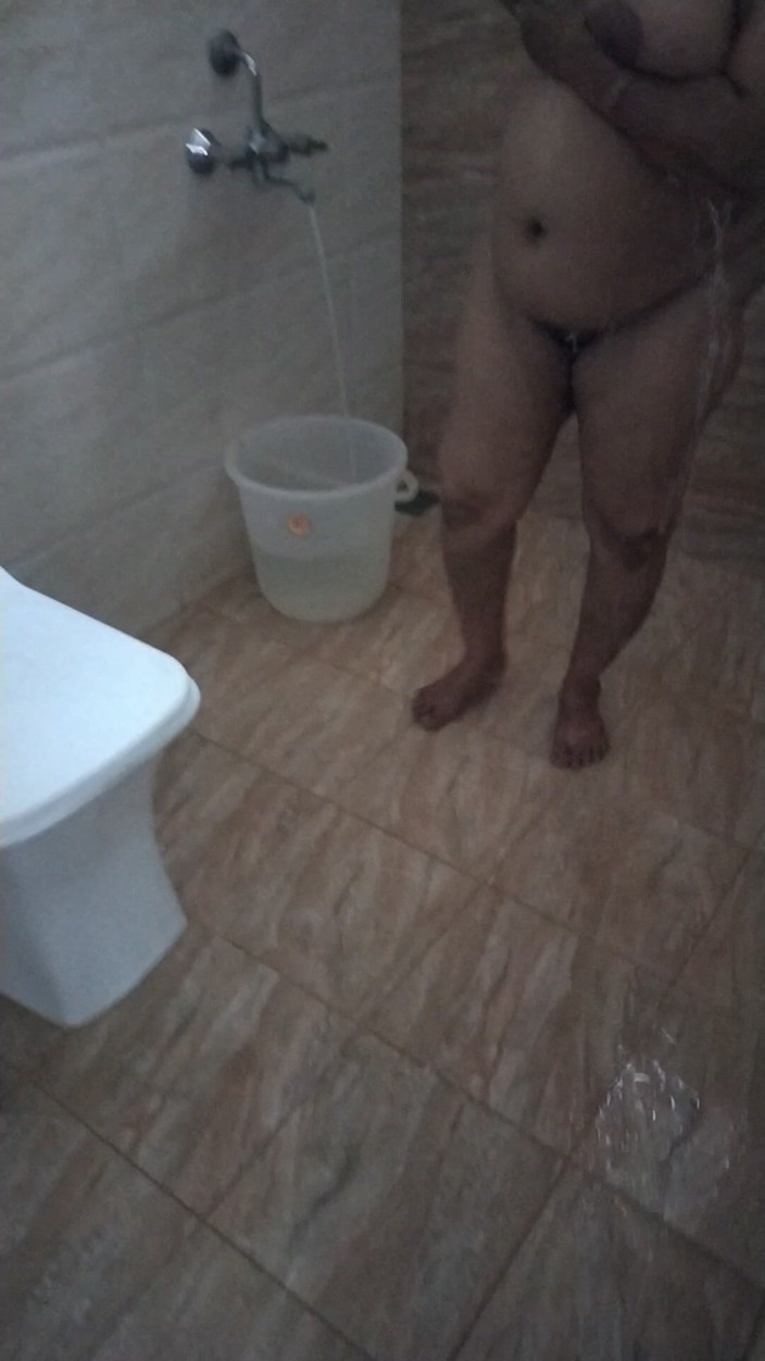 Tamil lesbian: Hot Bathing Stepmom