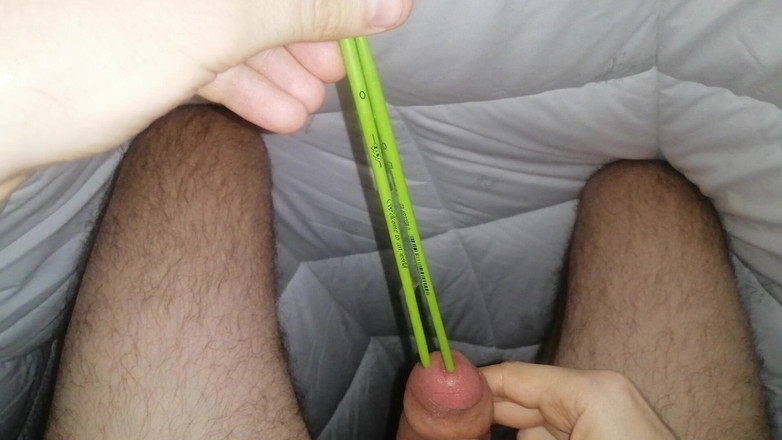 AlexDeSad: Penisime fırçalar soyuyorum. Üretral esneme