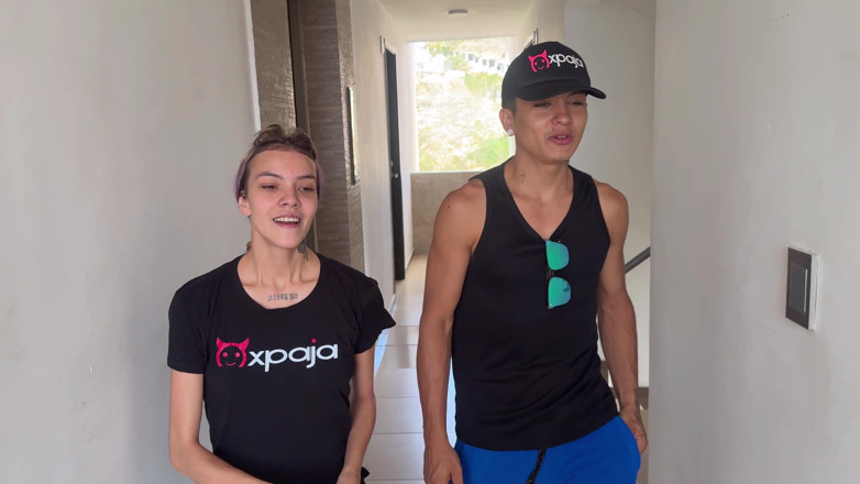 CatalinaPalvin: Küçük komşum, karımın gavatının bana lezzetli götünü vermek için orada...