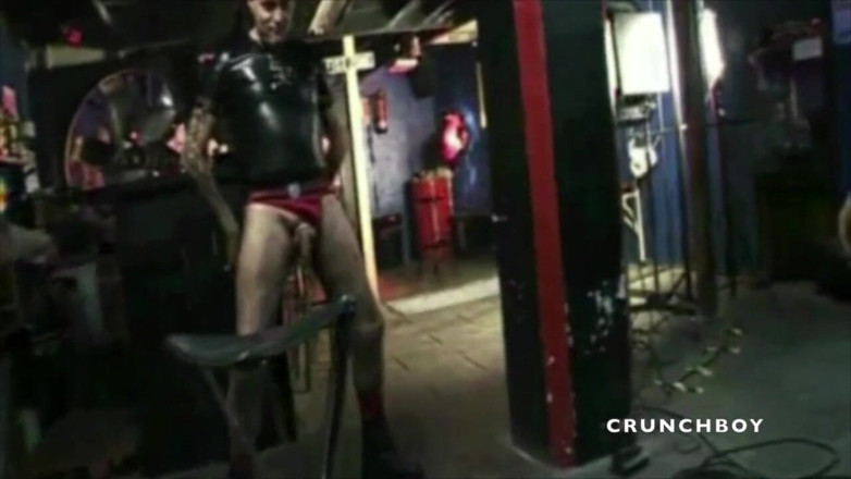 FETISH BDSM STUDIO: Buổi đánh đòn của muscl eboy trong phòng sau