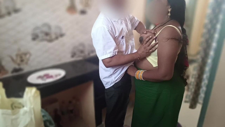 Telugu-fuckers: Desi macocha jebana w kuchni, pieprzyłem ją zaskoczyć, gdy ona...