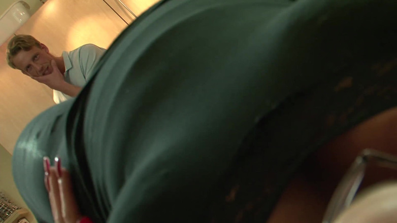 Taboo Love Films: Moja macocha z dużymi cyckami pracuje mojego kutasa