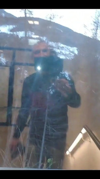 そして最後に、このムラムラしたストラフィガは、オートグリルの男性用トイレで犯されますパート3