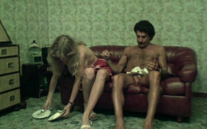 Inhonorof porn: 80. let: Moana Pozzi ve svém prvním filmu si hraje...