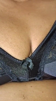 Puremature - une MILF asiatique se sent seule