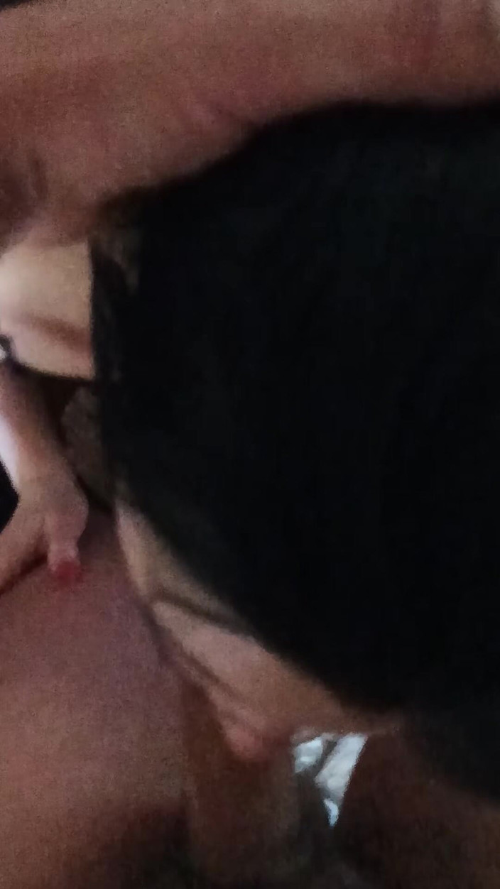 vuana: Skutečná domácí mrdková děvka saje velký penis