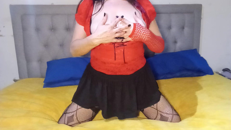Petitepussylatina: Zpověď v posteli, zralé a drobné dívky