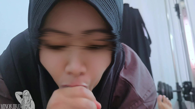 Minokiiko: O fată asiatică cu voal hijab mi-a masat corpul, apoi...