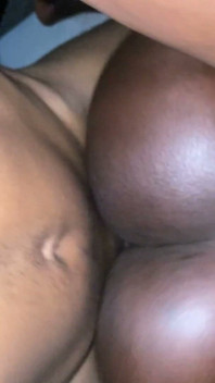 Quente ébano grande rabo oleado massagem