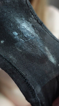 Bragas Mojando Con Mi Clítoris Chupando Vibrador Debajo De Ellas