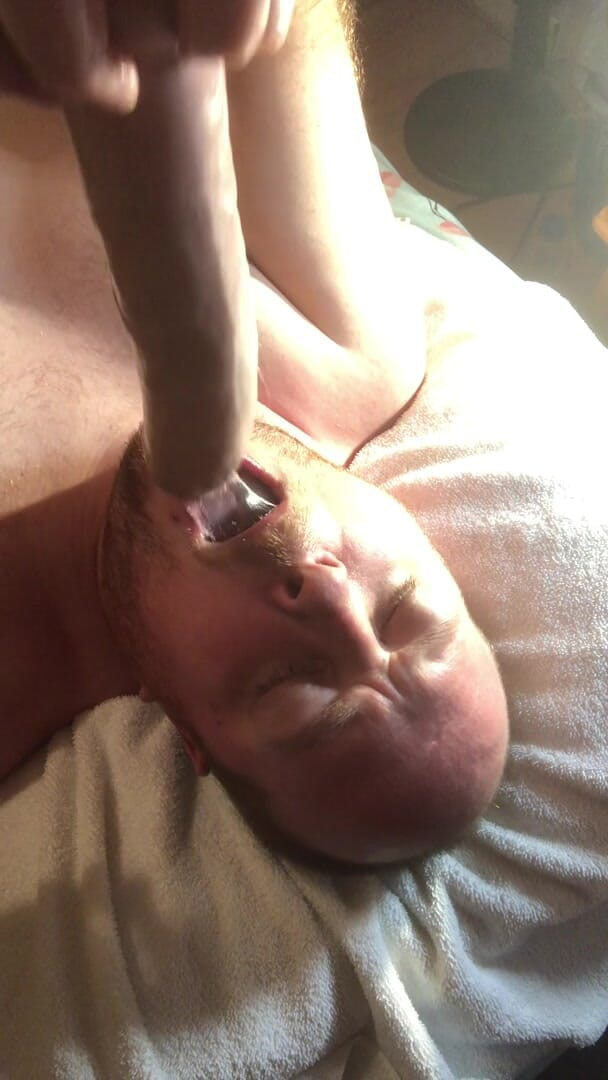 Charlieboy69: Gola profonda sacco di dildo