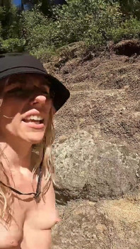 Vlog pe plajă cu nudiști