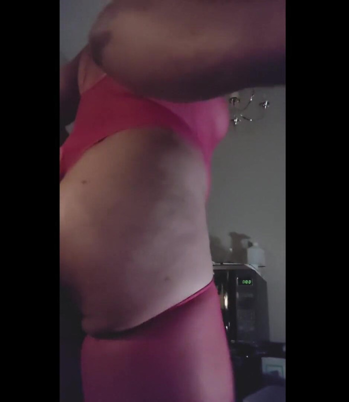 KNKY Bee: Vad får du när en Sizequeen kombinerar en ljuspropp med...