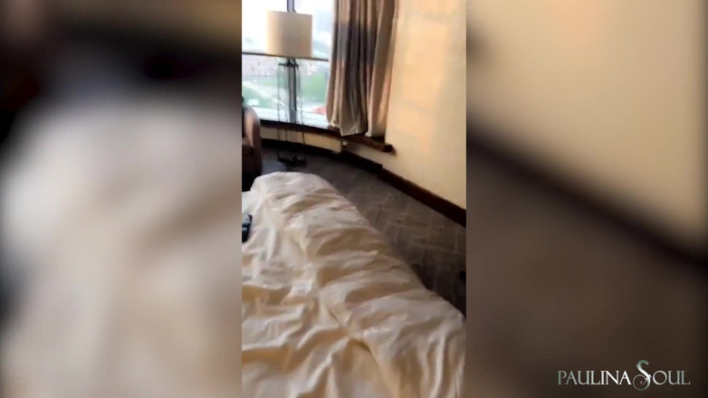 Paulina Soul: Chica con grandes tetas se corre temprano en la mañana...
