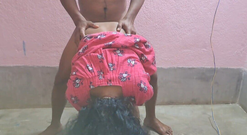 Trilokinath: Indická vesnická Bhabhi má sexy šukání