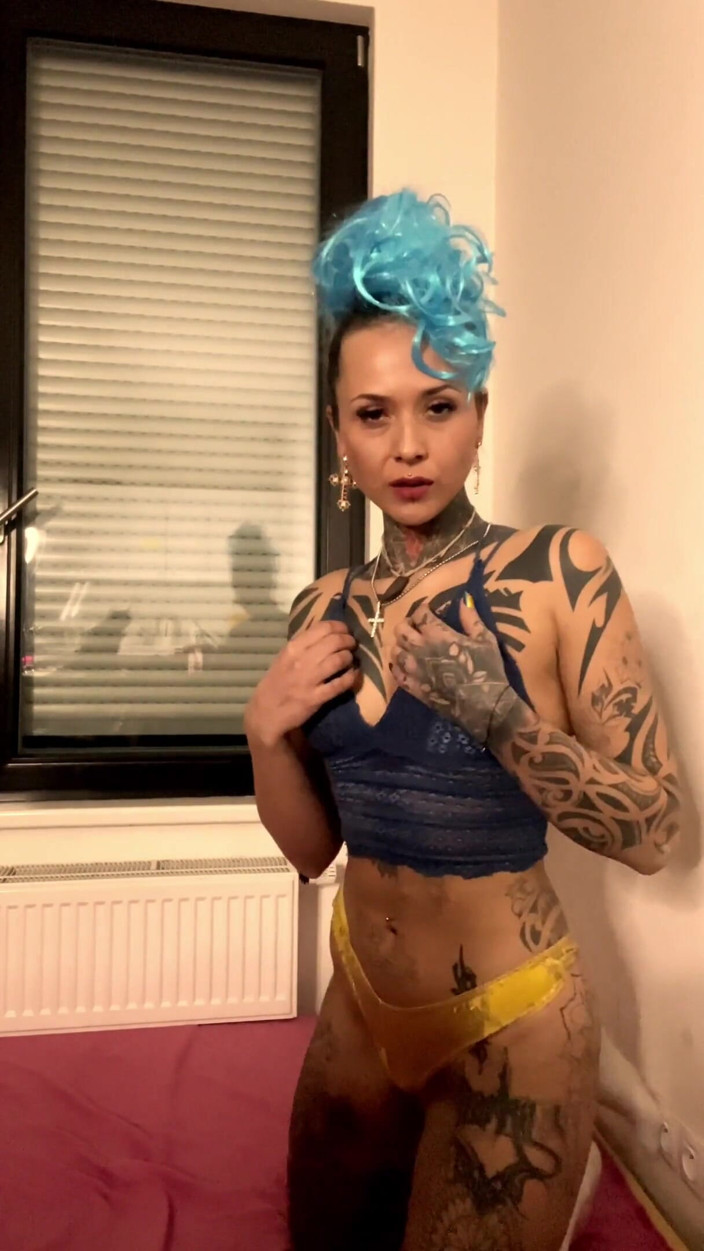 G0lden C0bra: Xxx cosplay
