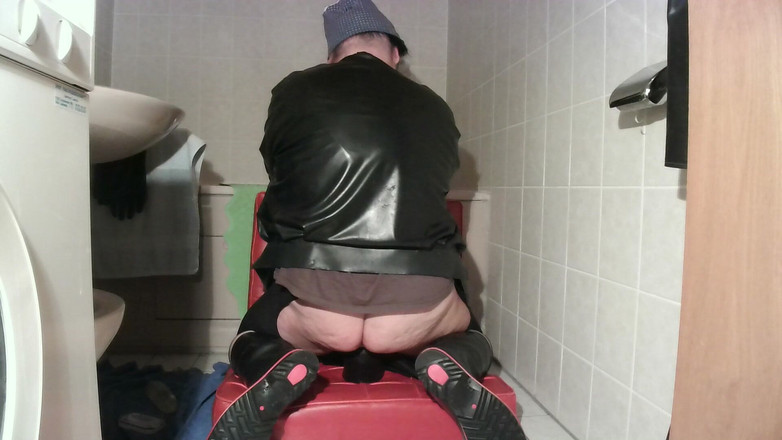 Linda Gumlin: Bizzarre Piss Klepperhexe Bessy, фетиш-арт від Лінди Гамлін