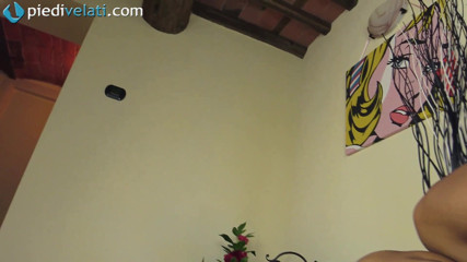 Foot Fetish HD: Antonella e i suoi sandali rossi