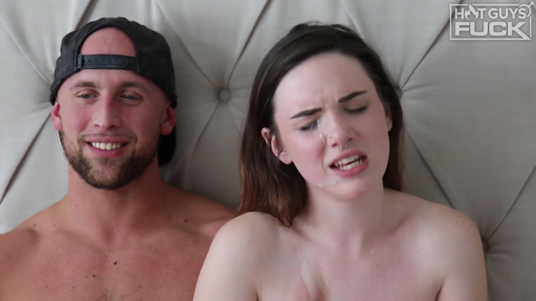 Hot Guys Fuck: Ce l'abbiamo fatta! Abbiamo aiutato Chris a prendere un po'...
