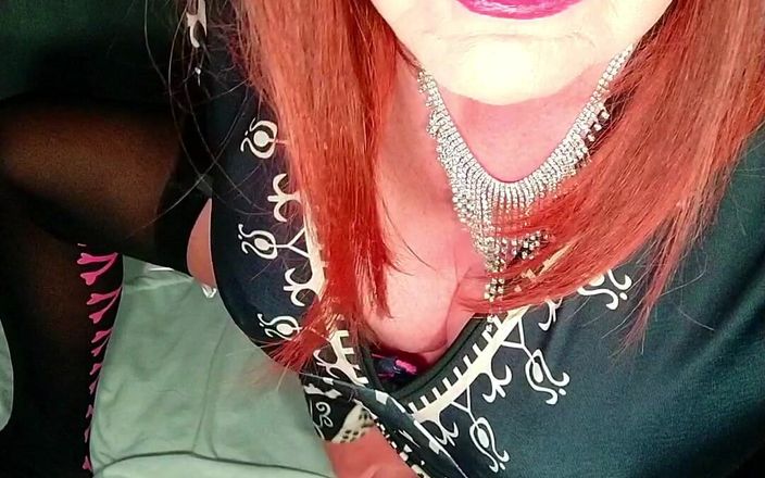 Emma Browne: Trans Redhead Big Tits Play