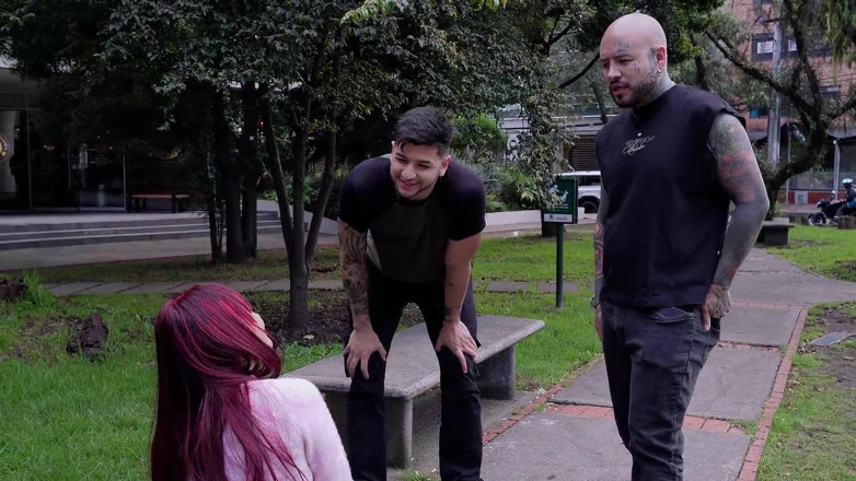 Allison Sweet: Berambut merah yang cantik mempunyai threesome besar dengan abang ipar...