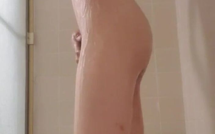 Z twink: Student Sends Me Nude From Shower