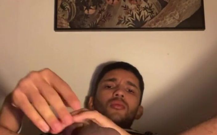 Bernardo Bugatti: N cewek sange ini lagi asik n cewek sange ini...