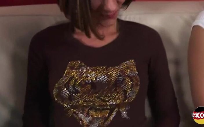 123XXX - 100% Amateurs: Trei doamne frumoase din Germania care se joacă cu jucării...