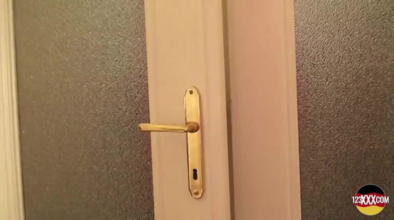 123XXX - Fucked Amateurs in Germany!: Si blonde yang bagus dibawa masuk untuk menghisap dan kongkek