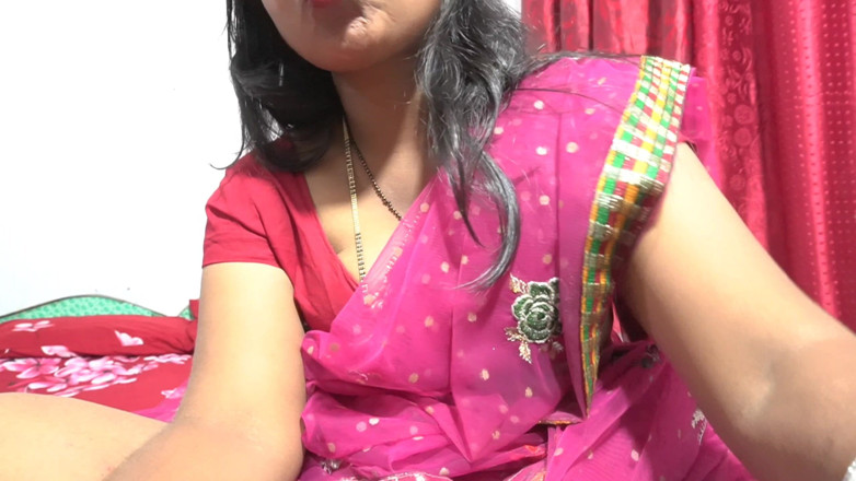 Mumbai Ashu: An Indian Bhabhi Made Herself Squirt