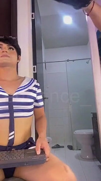 Tomas Befiehlt Femboy Ken, Seinen Ganzen Körper Nach Dem Duschen Zu Saugen Und Zu Lecken