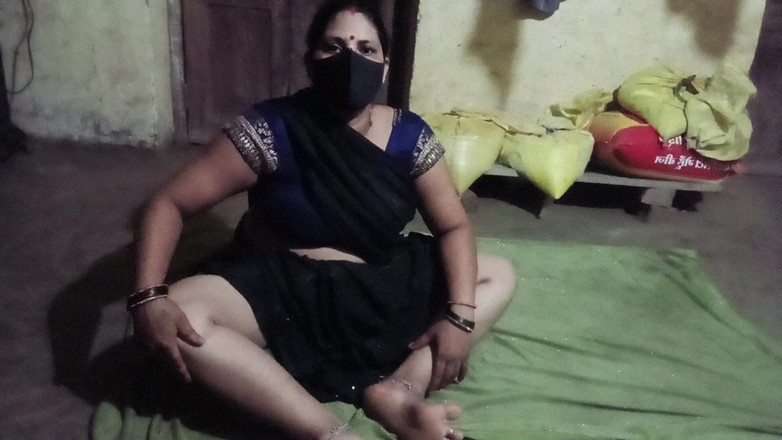 Desi_bhabhi121: Une bhabhi desi à la chatte nue pour un jeu, partie 1