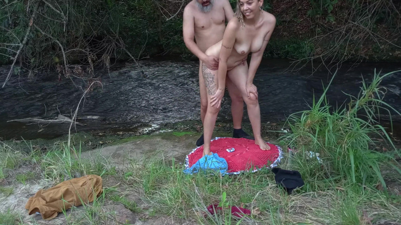 Victor SweetCoupleStories: Pertemuan dengan orang asing di air terjun yang berakhir dengan...