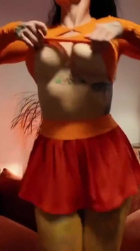 Geile latina spreidt zich uit en speelt met haar poesje tot een intens orgasme