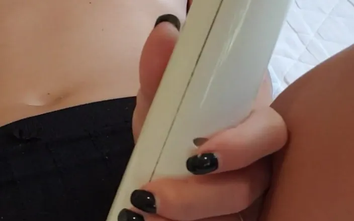 MissAnja_FH: My fave vibrator bring me close pretty quick but... Part.2.