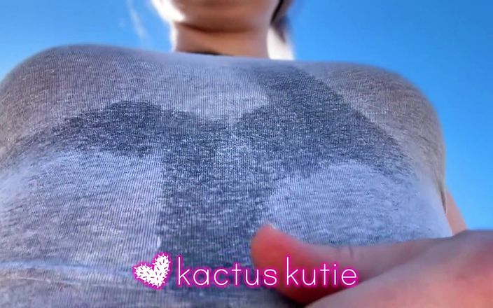 Kactus kutie: Bộ ngực nhỏ nảy nở đổ mồ hôi trong chiếc áo sơ...