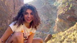 Ma copine prend une grosse bite dans le canyon