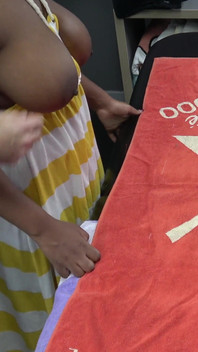 Kocası karısını masör siyah yağlanmış memelere gönderdi