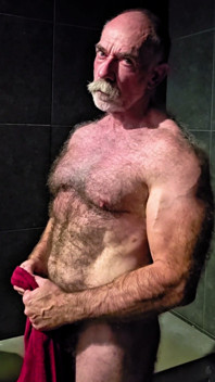 Dilf rậm lông khoe vóc dáng
