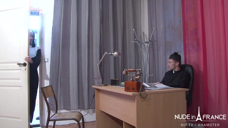 Nude in France: Шаловливую молодую французскую монахиню жестко отдолбил в анал со спермой в рот священник