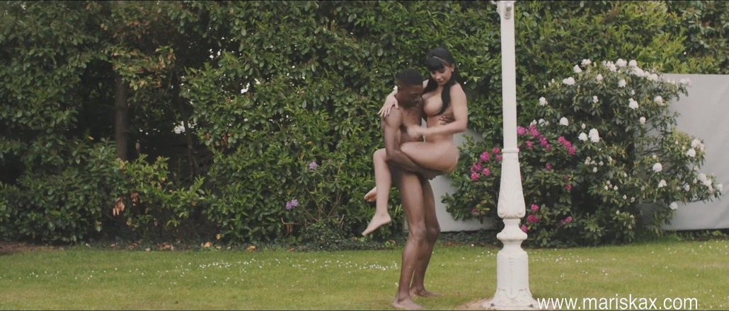 Mariska x: Valentina Ricci prend une grosse bite noire