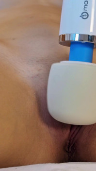Isabela的第一次女同性恋日立体验