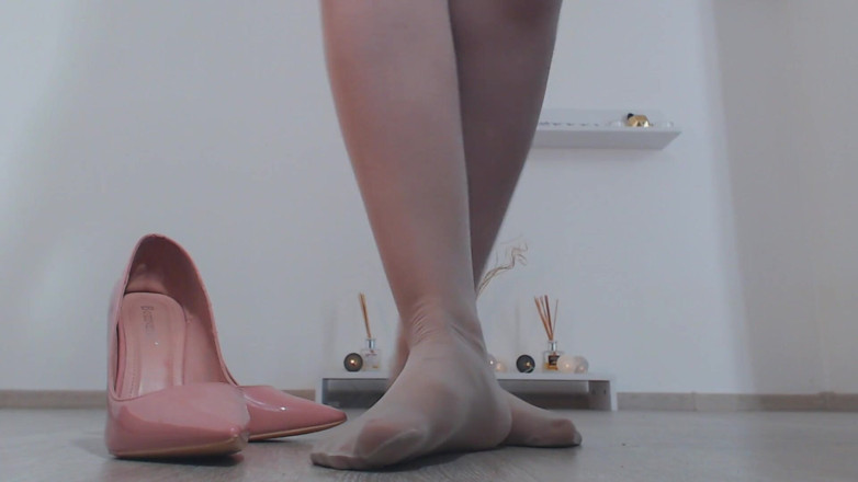 LegsOnHeels: 脚に重ね着、ストッキングとパンスト、足、そしてたくさんのからかい。