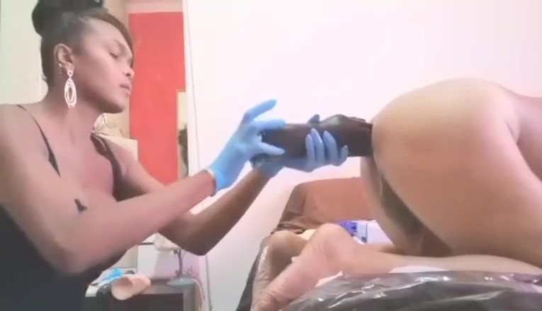 michelly porno: Broń w środku