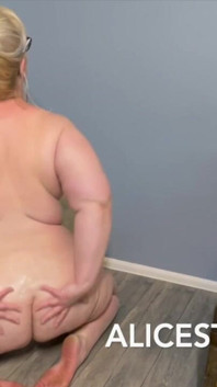 Gorgeous BBW Covers Her Body in Oil
