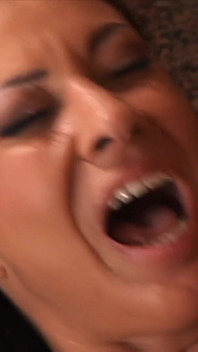 凡妮莎·维德尔：一个想要被狠狠操的发情熟女