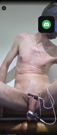 Cățelușul este muls de Electrosex până explodează