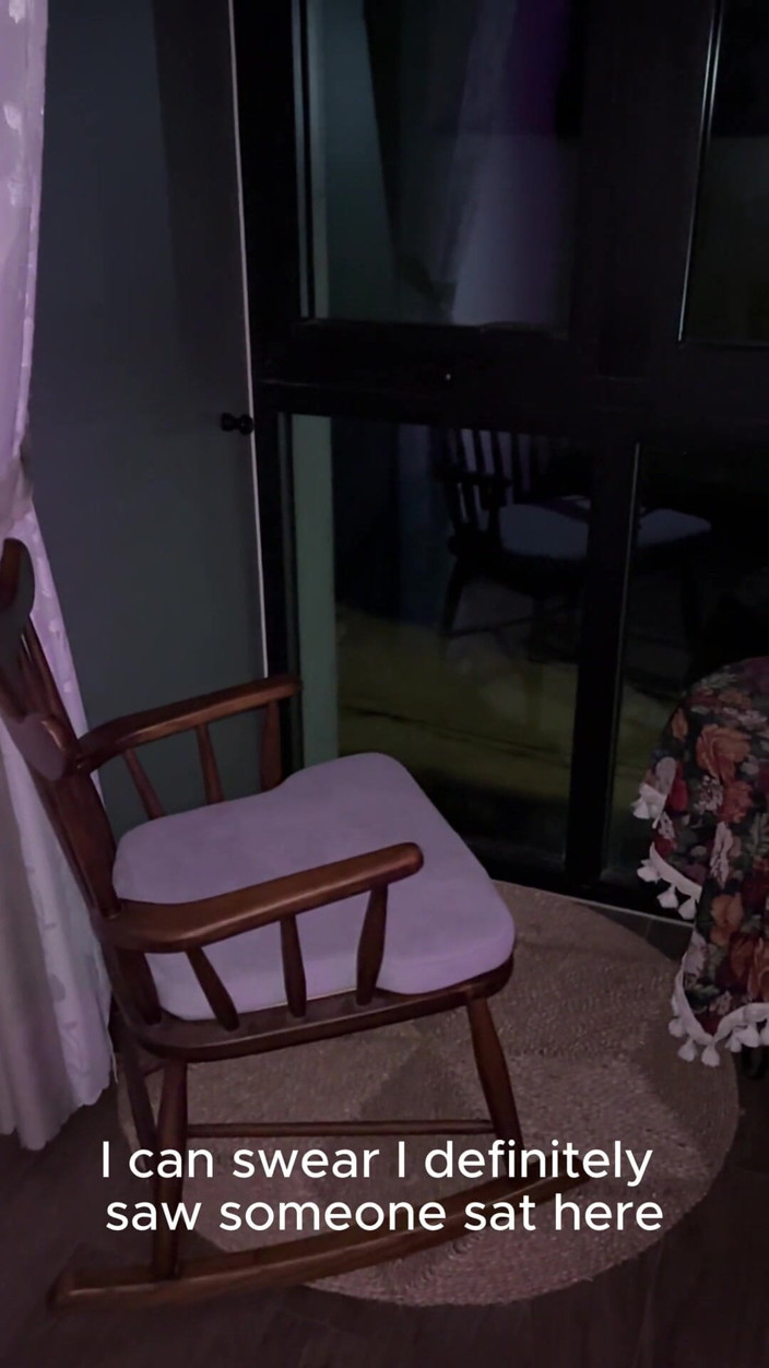 CandyWarhole: Il fantasma della porta accanto implora il cazzo