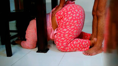 Aria Mia: Desi teściowa utknęła pod stołem podczas sprzątania jadalni. Kiedy zięć...